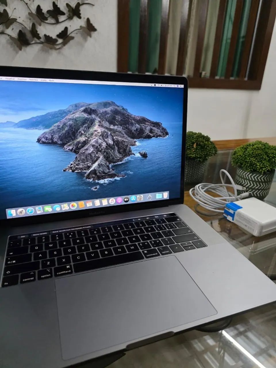 MacBook Pro 15 2018 i7 16GB RAM 256GB SSD + Placa 4GB - Ótimo