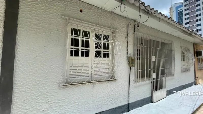 CASA EM VILA NA AV. NAZARÉ COM 02 QUARTOS