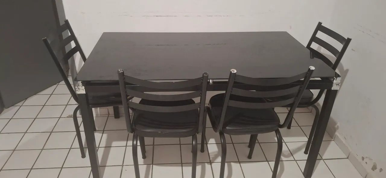 Vendo mesa de vidro com 5 cadeiras  - Foto 2