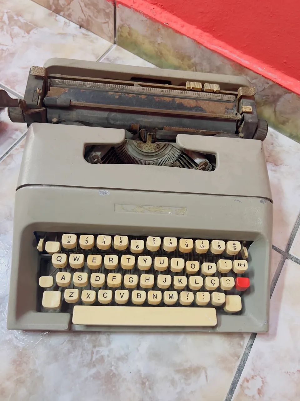 Olivetti Lettera 35 - precisa de restauração pois tem ferrugem - Foto 2
