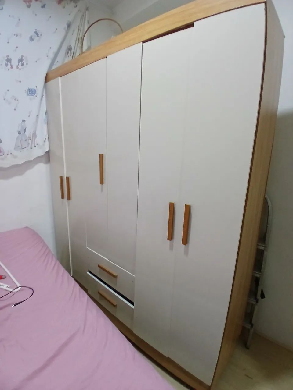 Guarda roupa solteiro 6 portas