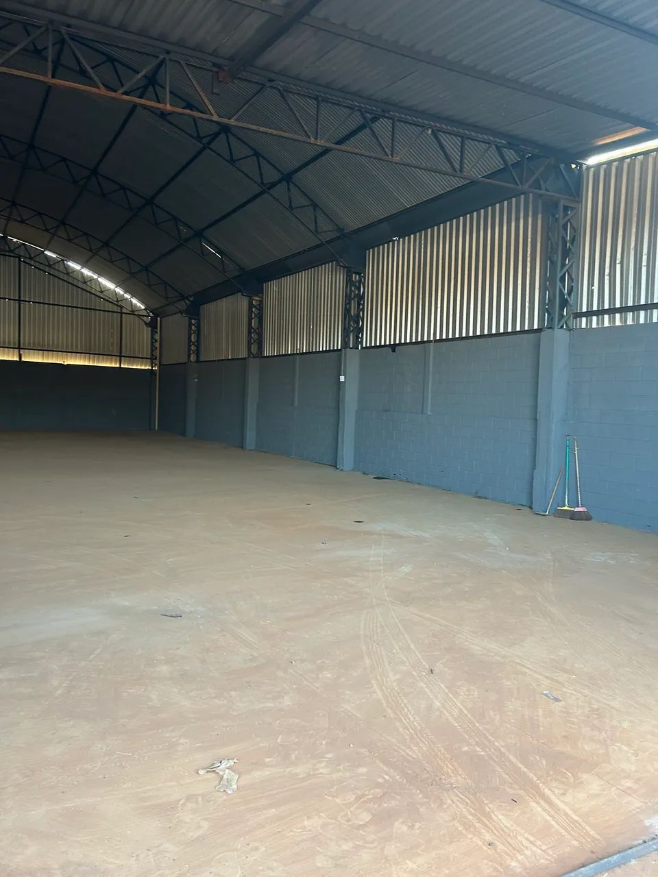 Aluga galpão 100 m br 459 com doca  - Foto 3