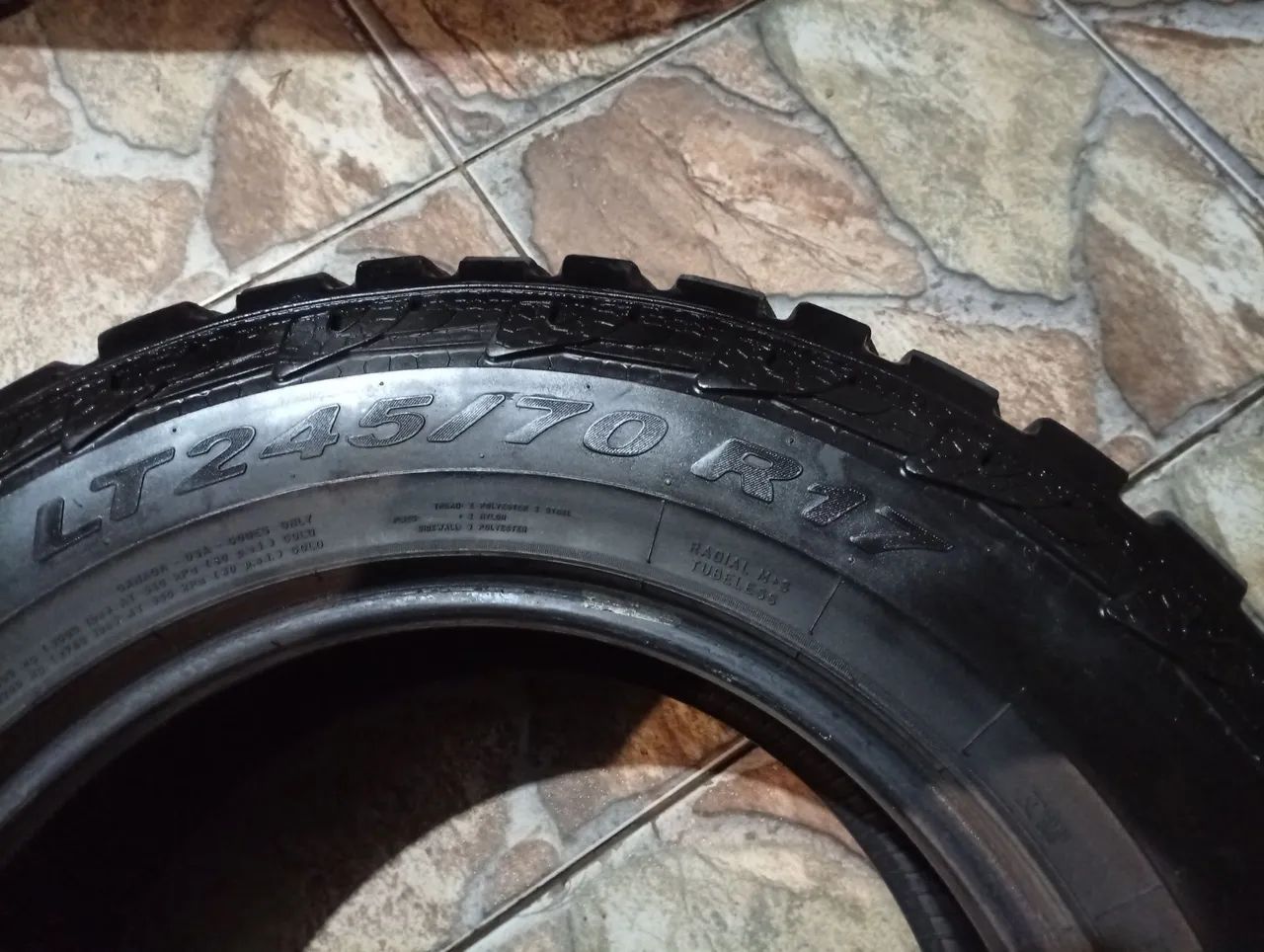 PNEUS  245 / 70 / 17 - Foto 3