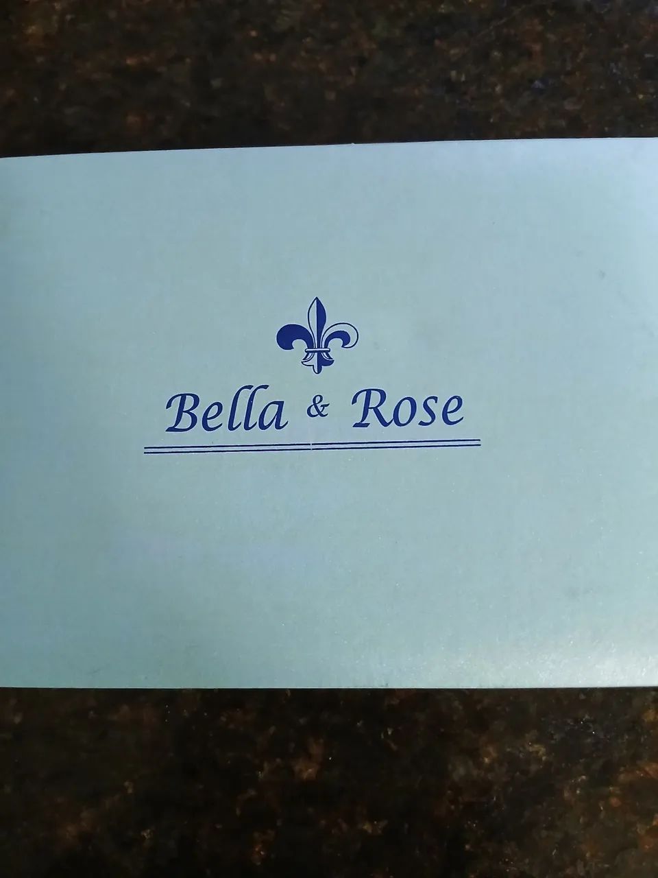 Conjunto. Relógio é gargantilha Bella & Rose importado