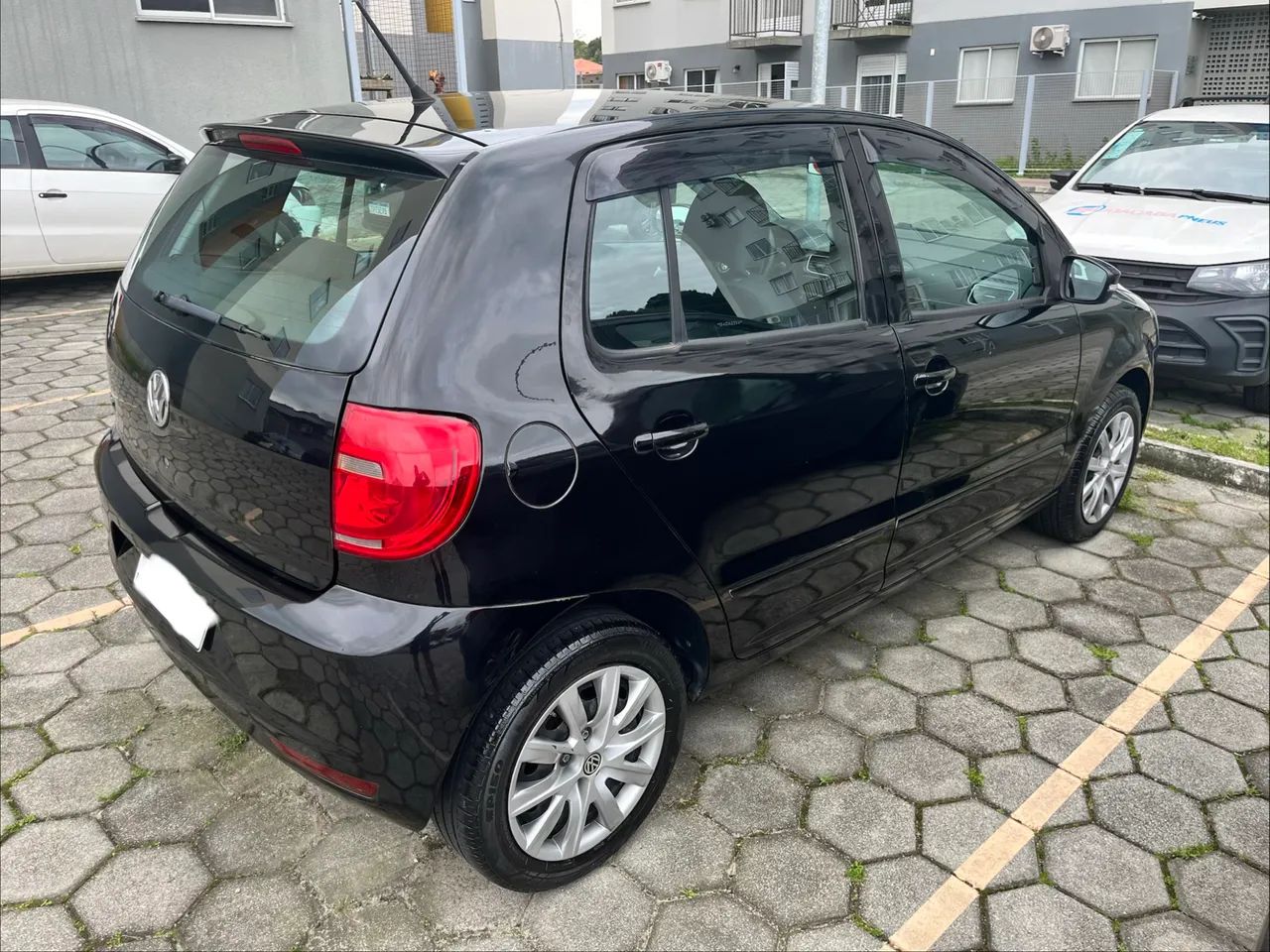 Volkswagen Fox 1.0 MI Total Flex 8V 5P 2013 - Foto 4