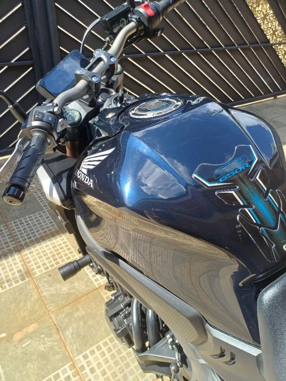 Vendo CB 650R 2021 Com 9.000km - Foto 5