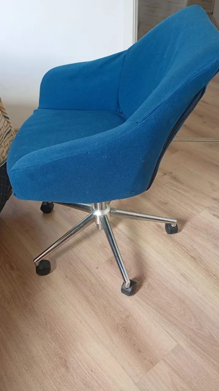 Cadeira tipo poltrona giratoria - Foto 2
