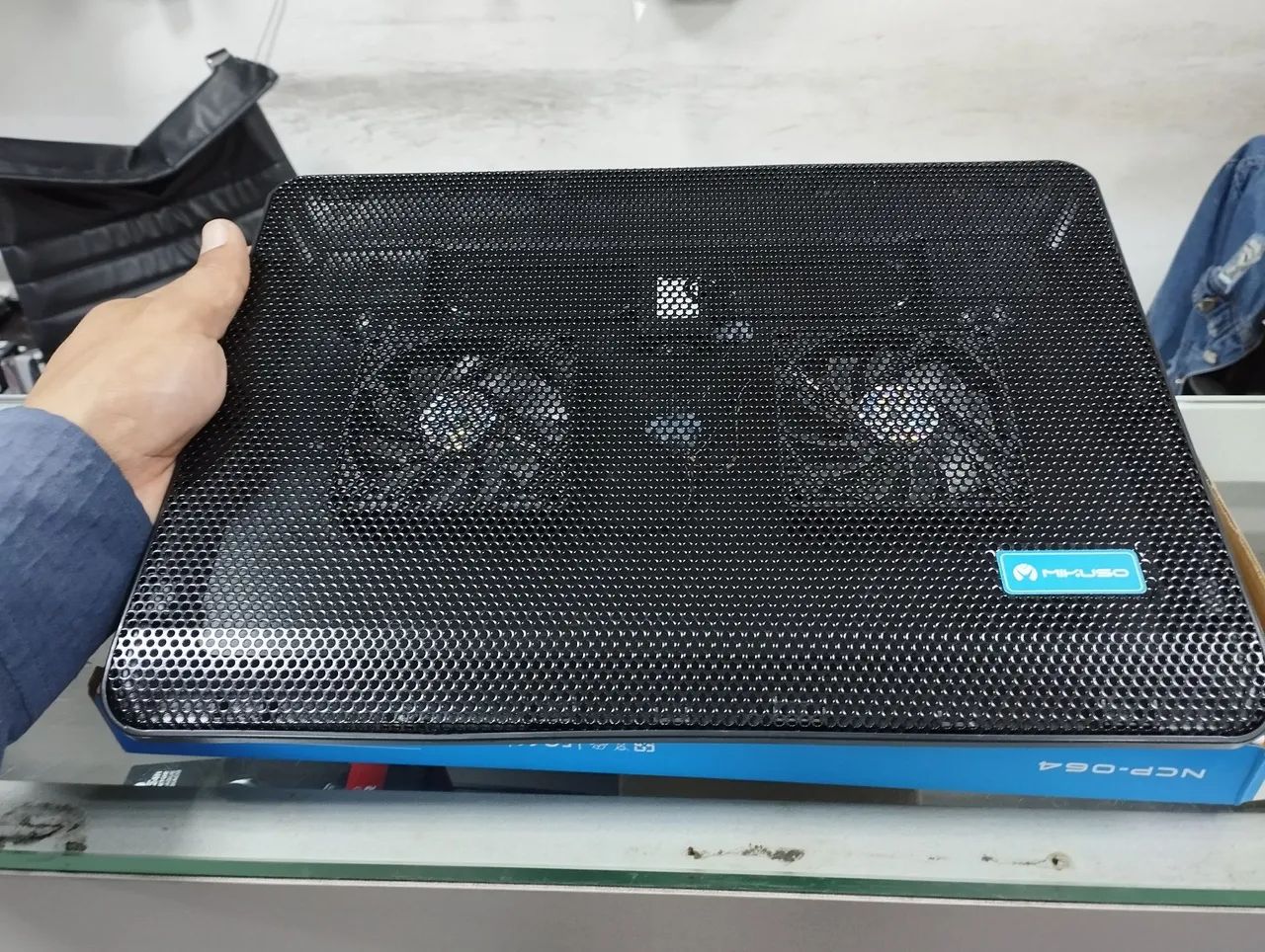 Suporte base para notebook 15.4p com 2 coolers LED<br> - Foto 4