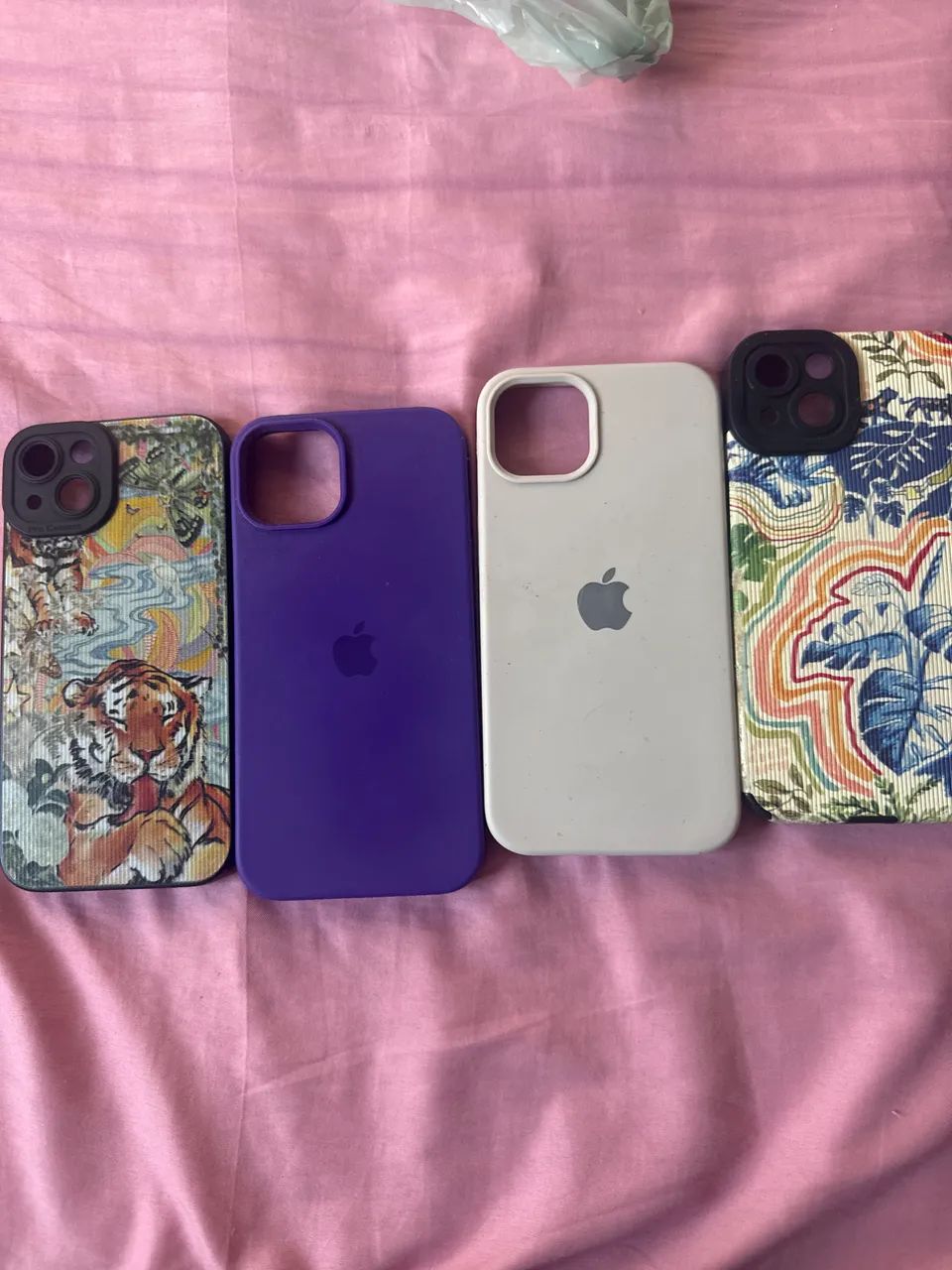 Capa iPhone 13 cabe no 14 também  - Foto 2