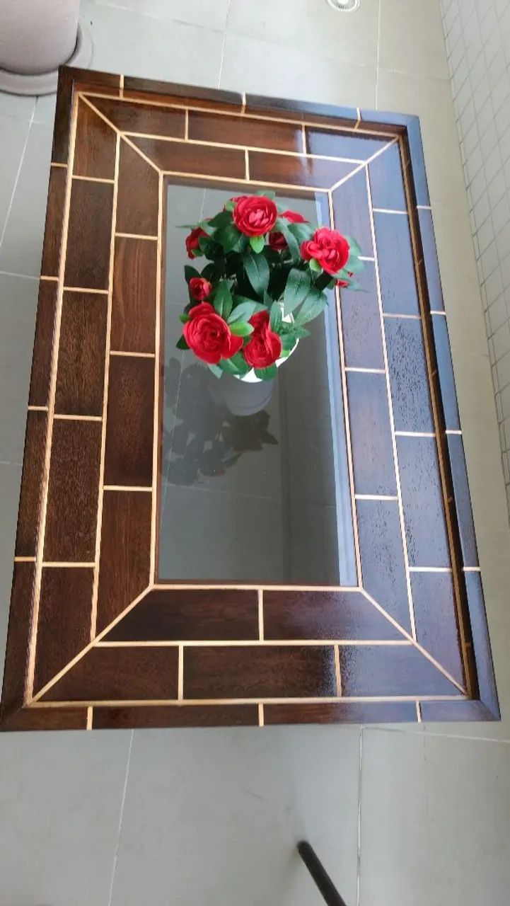 Mesa de centro de madeira maciça com vidro  - Foto 3