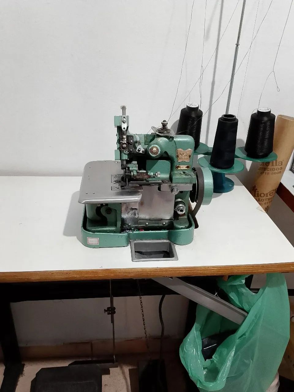 Máquina de costura overloque semi industrial chinesinha 