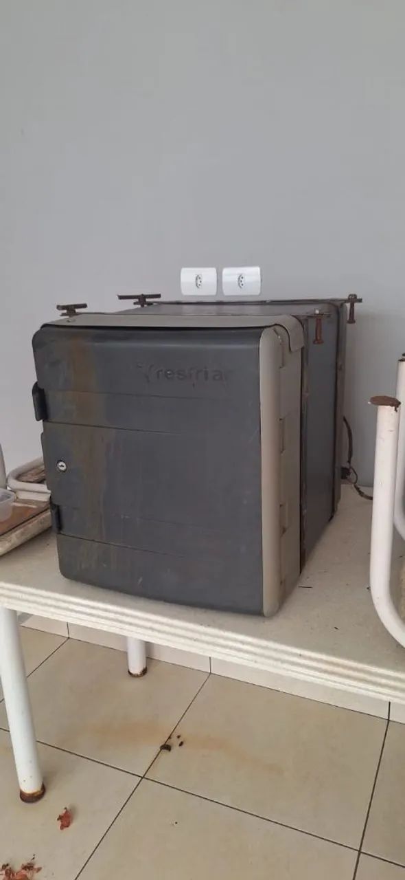 Geladeira externa para caminhão