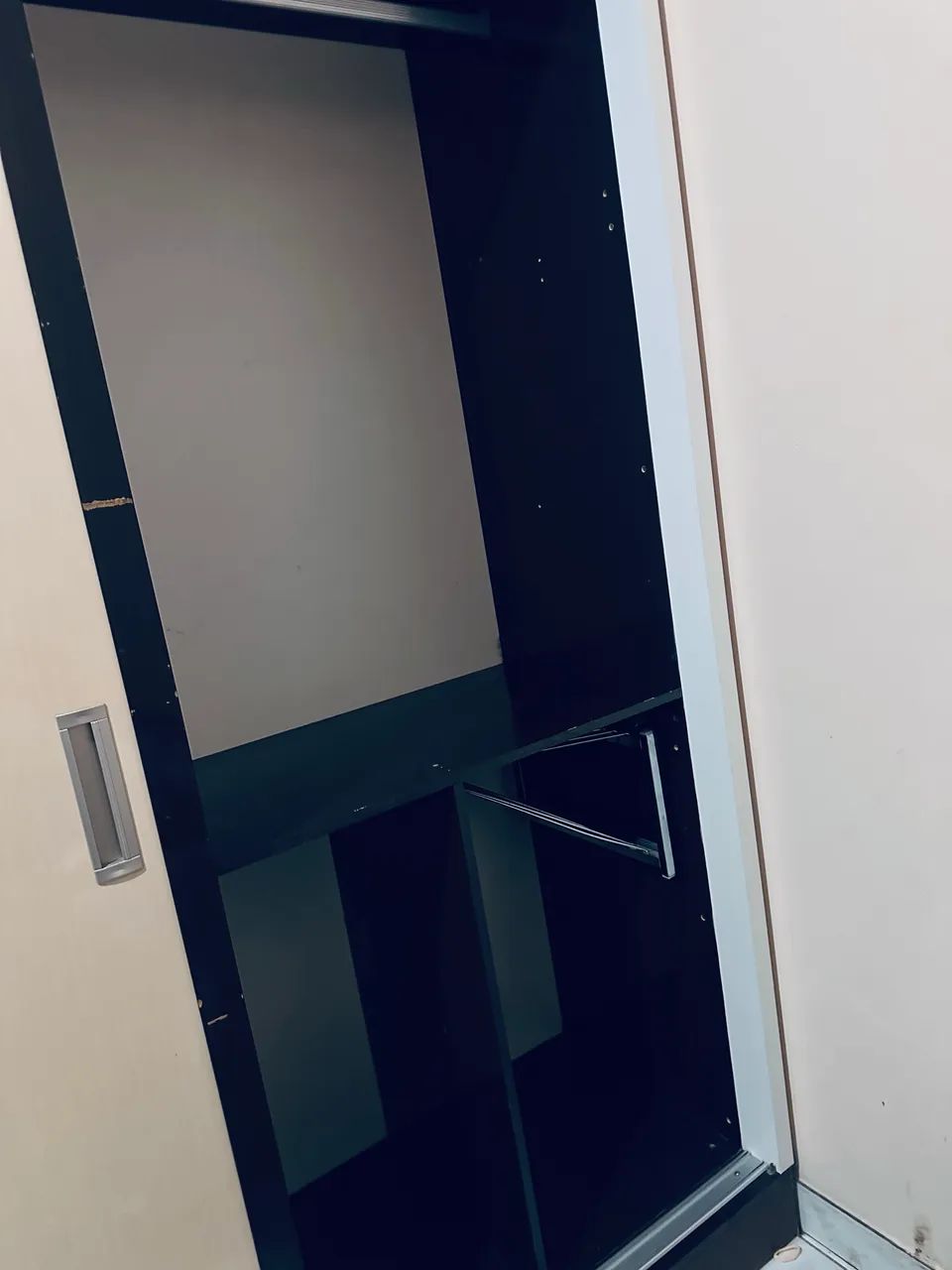 Guarda-roupa 3 portas com espelho - Excelente estado