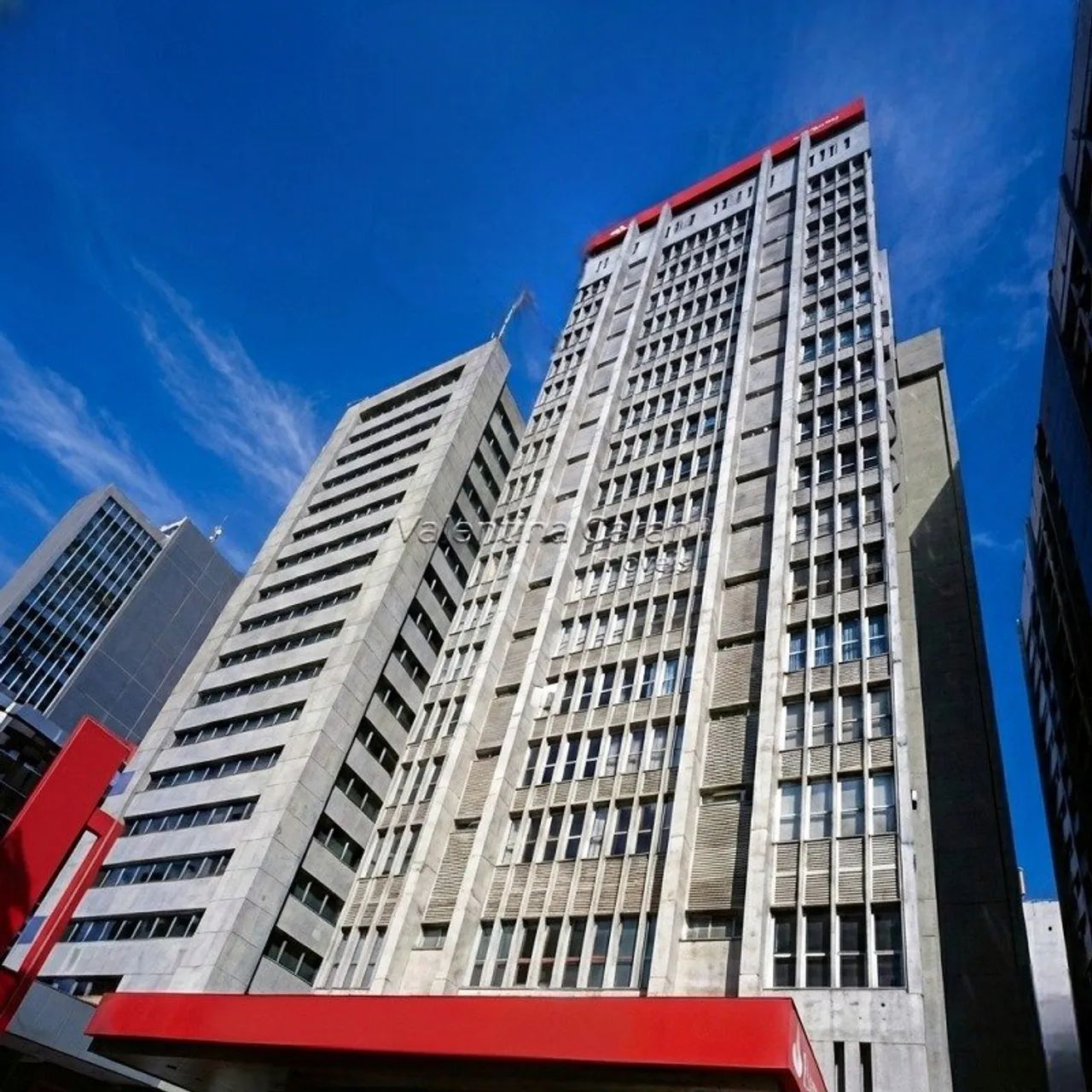 Sobre loja à venda e aluguel na Avenida Paulista.