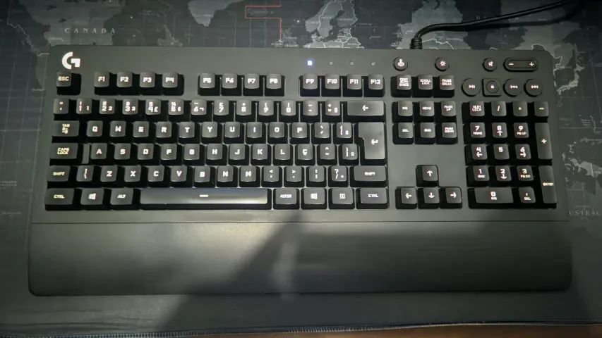 Teclado Gamer Logitech G213