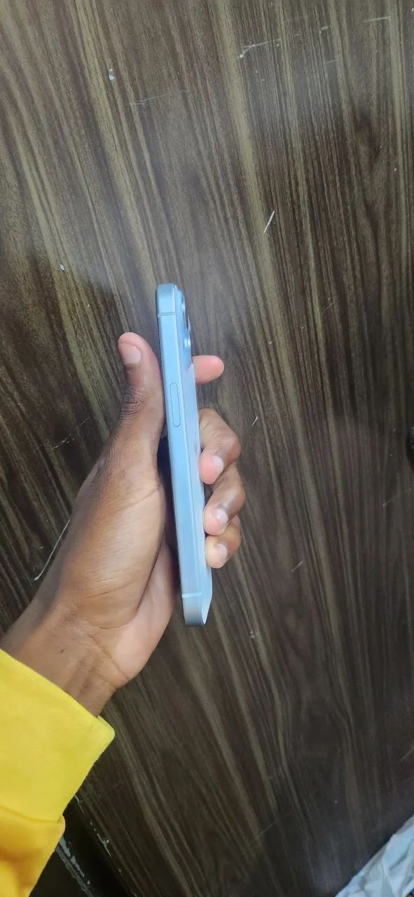 Iphone 15 branco todo original com garantia Apple  - Foto 3
