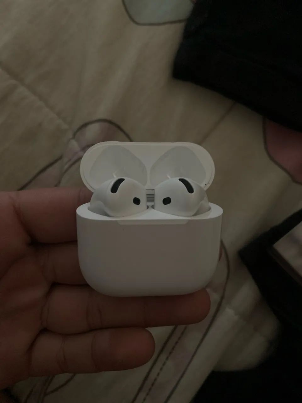 AirPods 4 com cancelamento de ruído