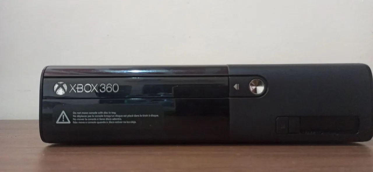 Xbox 360 com 3 jogos - Foto 4