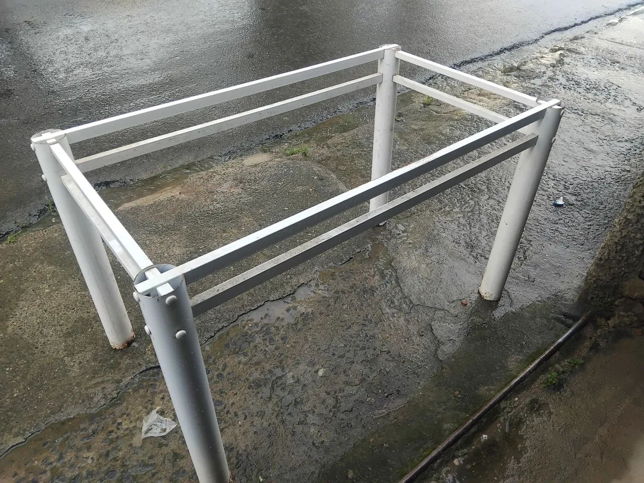 Vendo pé de mesa