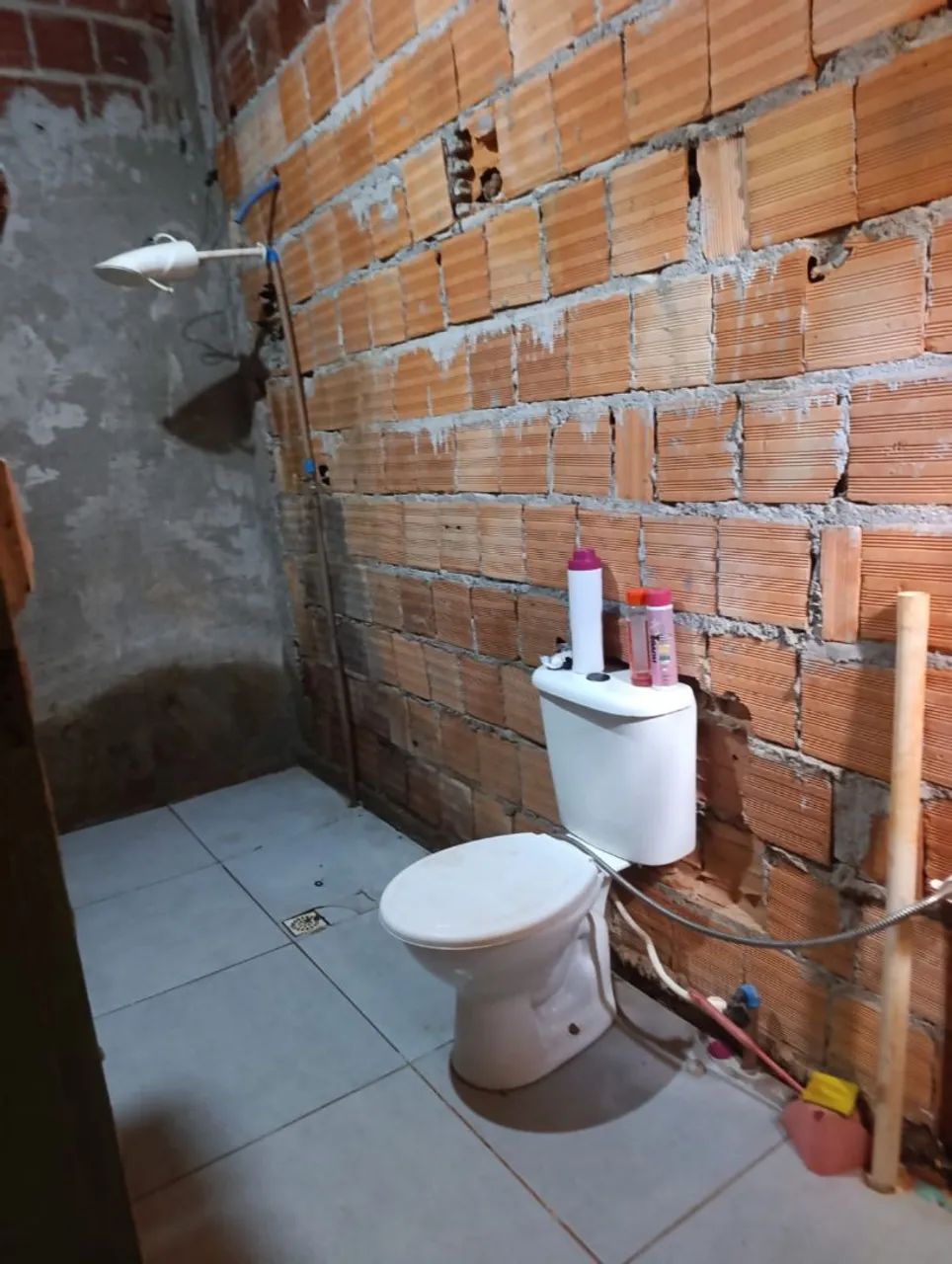 Vendo ou troco casa  em samambaia  - Foto 4