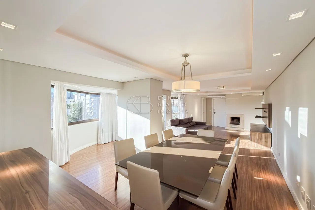Apartamento no Batel, 210m2, 3 quartos e 2 vagas de garagem
