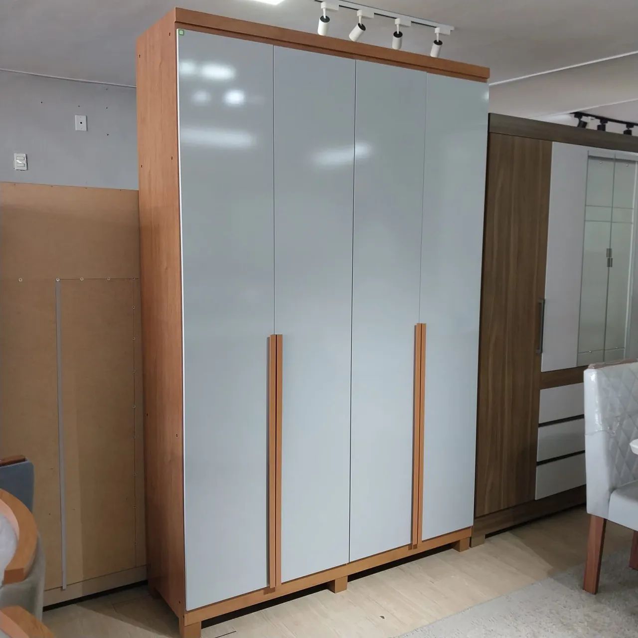 GUARDA ROUPA 2 PORTAS