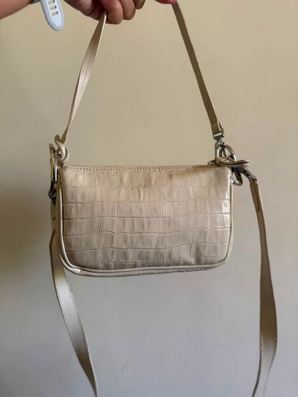 Bolsa Schutz branca com corrente  - Foto 2