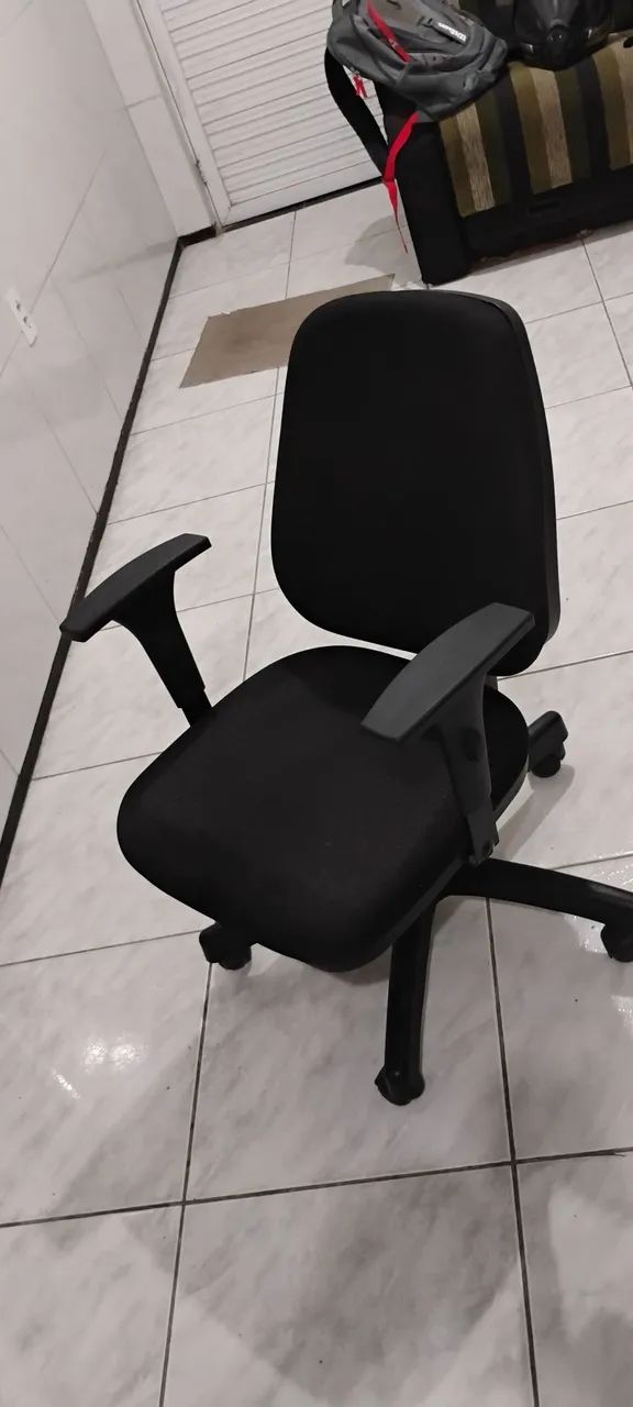 Cadeira para escritório acolchoada. - Foto 5