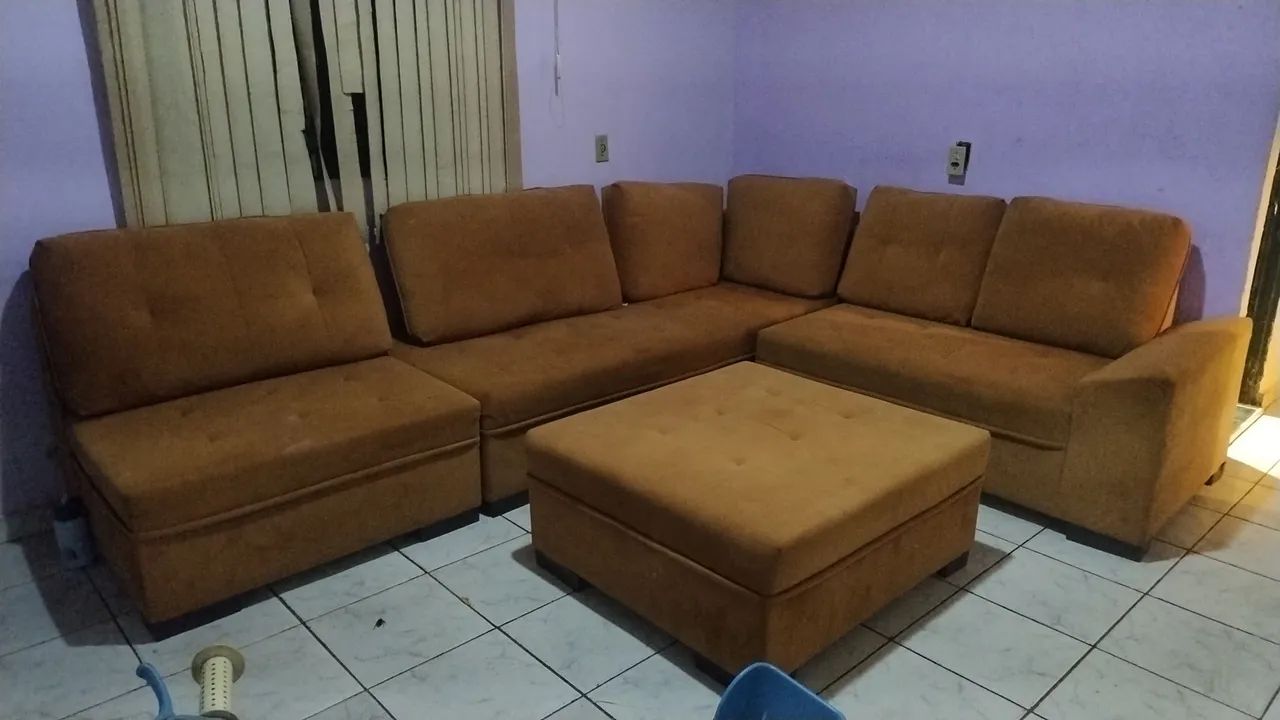 Sofá de 8 lugares,+ puff central em camurça