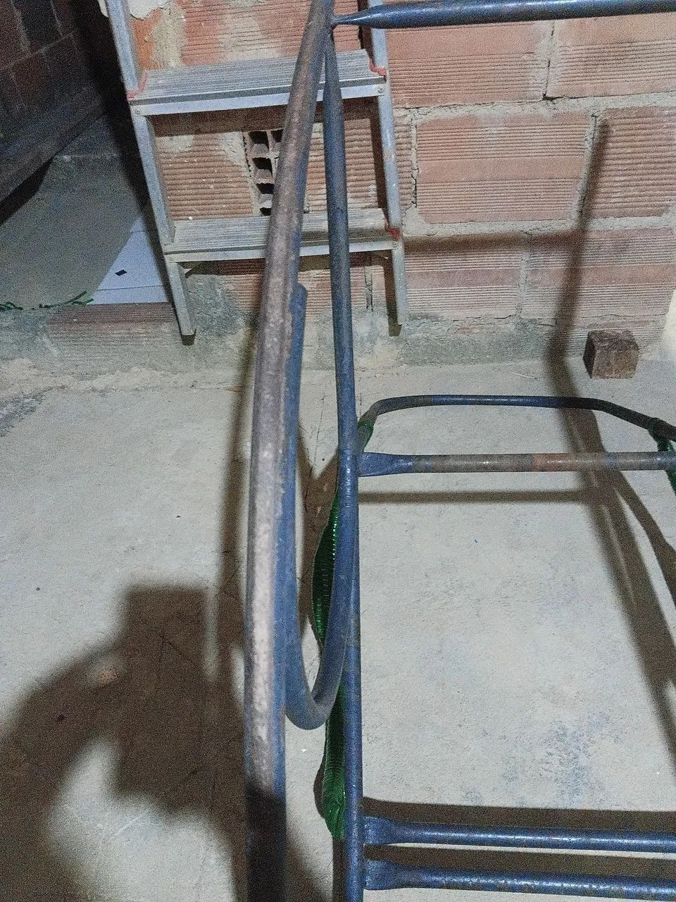 Vendo esse esqueleto de cadeira de balanço.  - Foto 3
