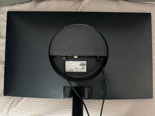 Monitor 4K Samsung UR55 28" - Defeito no plug da fonte e DisplayPort preso - Foto 4