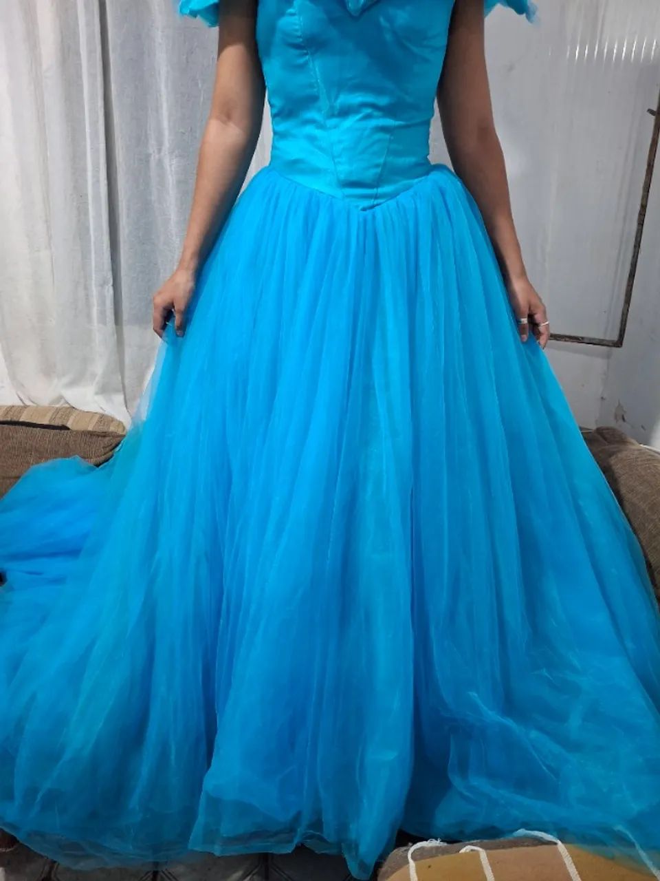 VESTIDO CINDERELA REALISTA COM 9 SAIAS - Foto 2