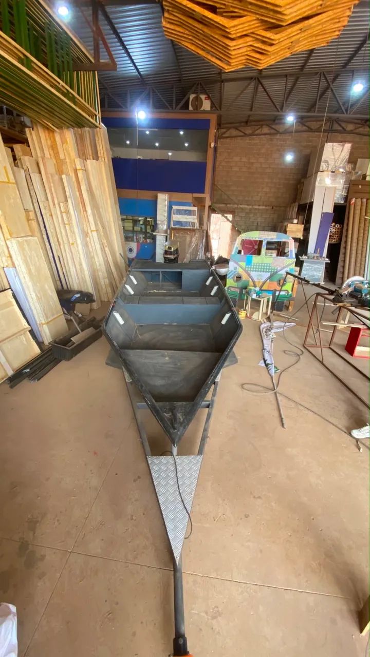 Barco com carretinha e motor jonhson 25 hp - Foto 2