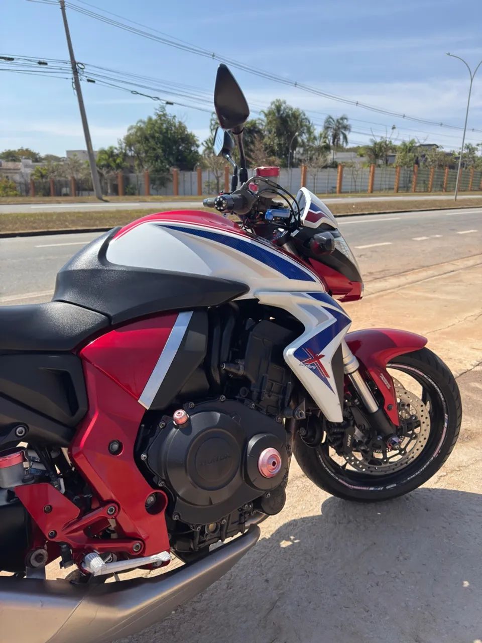CB 1000