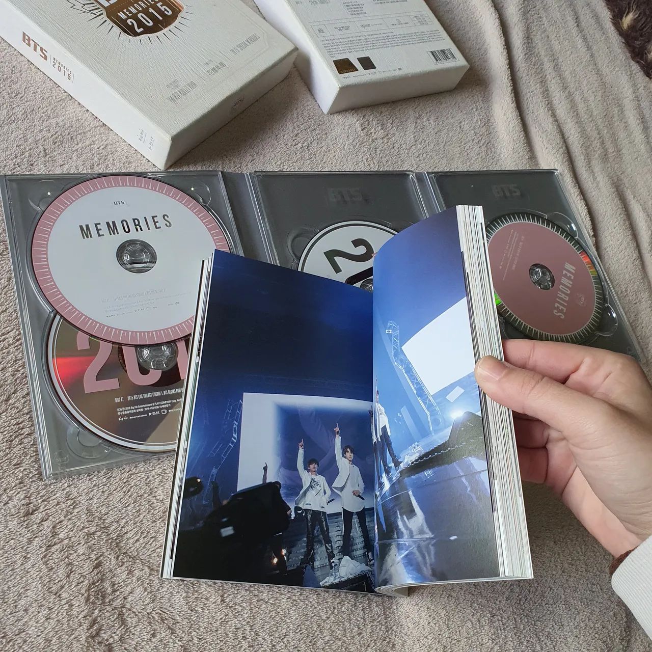 BTS DVD Memories 2015 4 DVDs e Photobook - CDs, DVDs etc - Centro