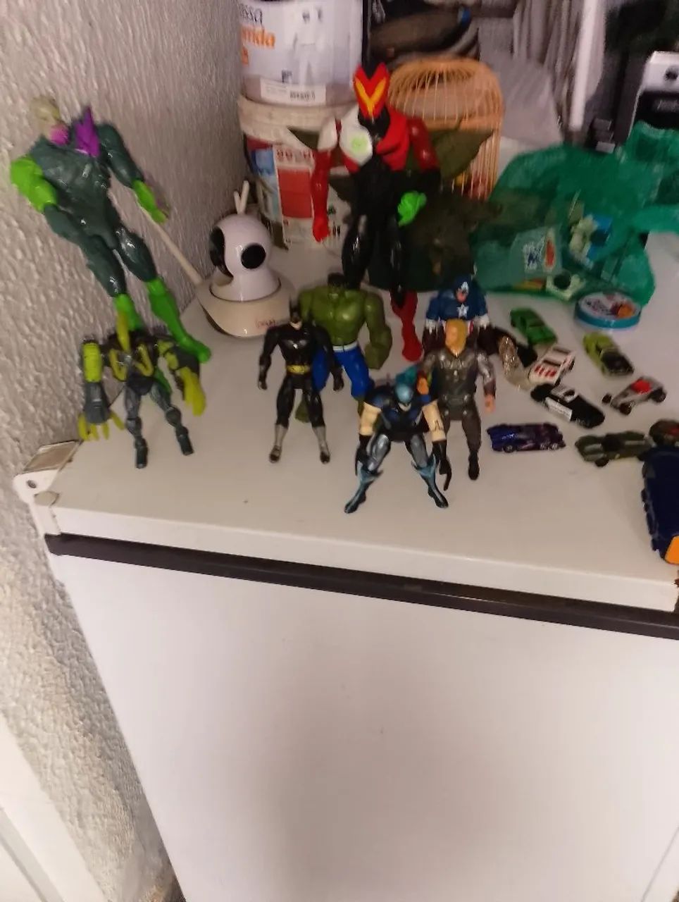 Bonecos brinquedos 