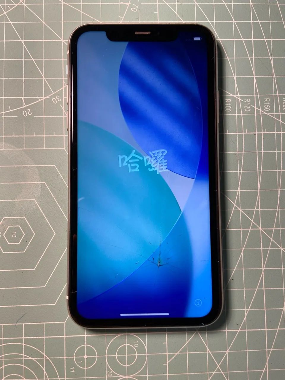 iPhone 11 64gb, Frente e trás quebrado. - Foto 2