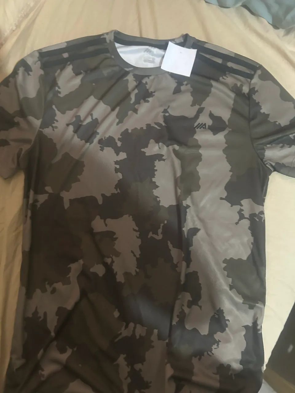 camiseta camuflada Ace, Nova.