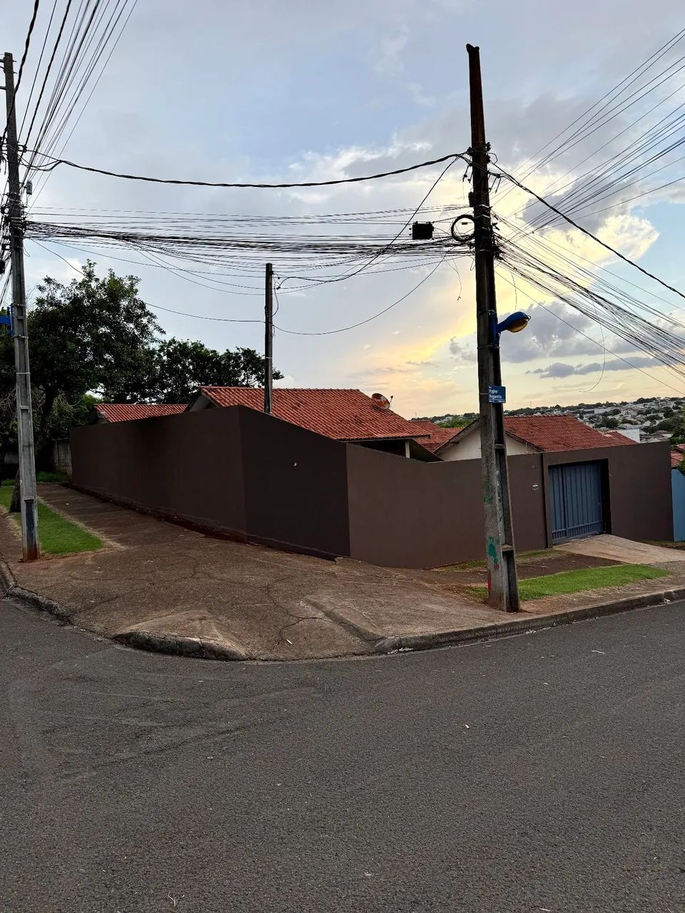 Terreno amplo em Maringá - 280 m² com casa construída - Foto 5
