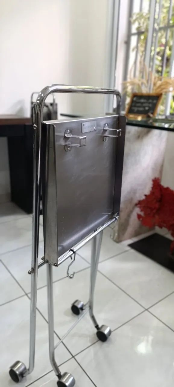 Carrinho Auxiliar inox para salão. - Foto 2