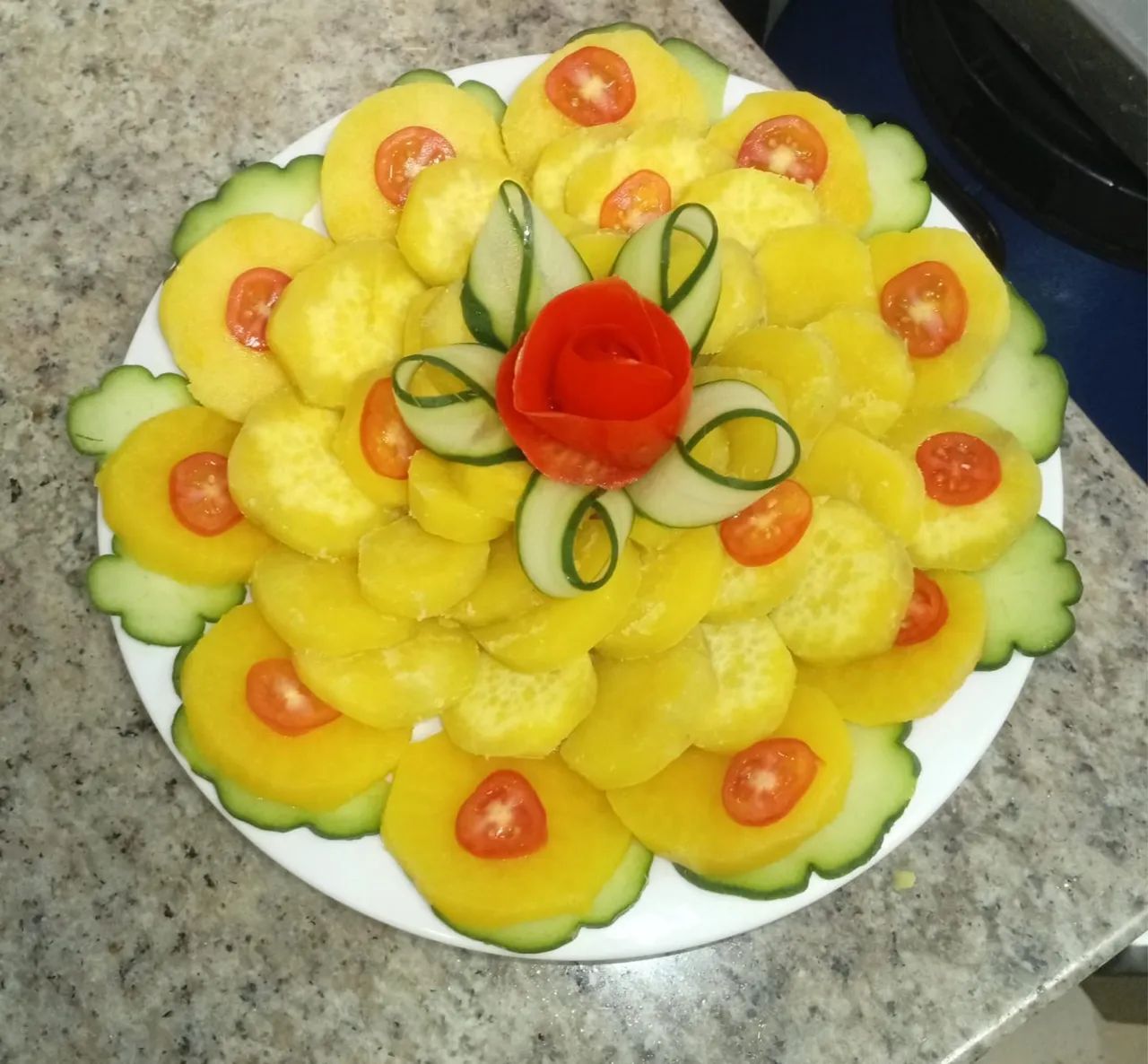 Vagas para auxiliar de cozinha, copeiro e atendente (garçom) - Foto 3