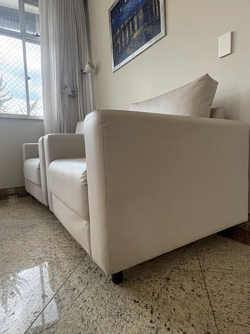 Poltronas Tok Stok - revestidas em courino - Foto 2