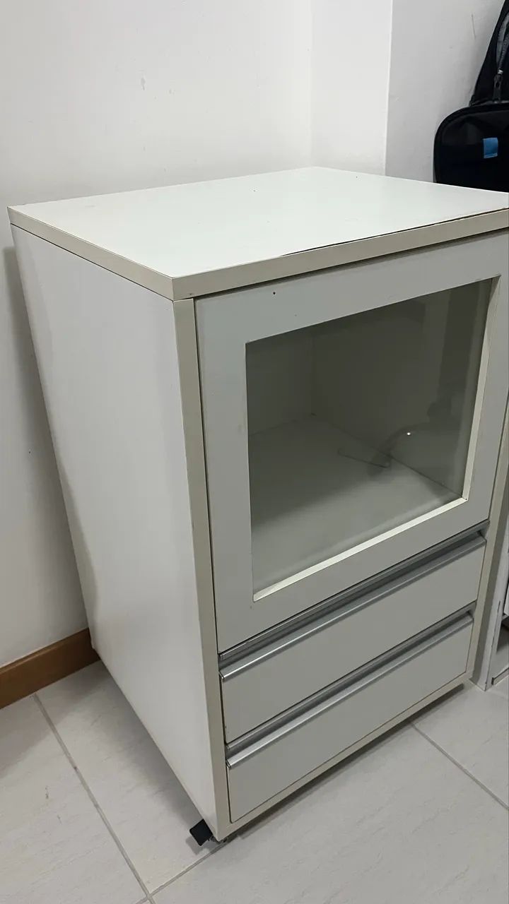 Vendo armário com rodinhas branco  - Foto 2