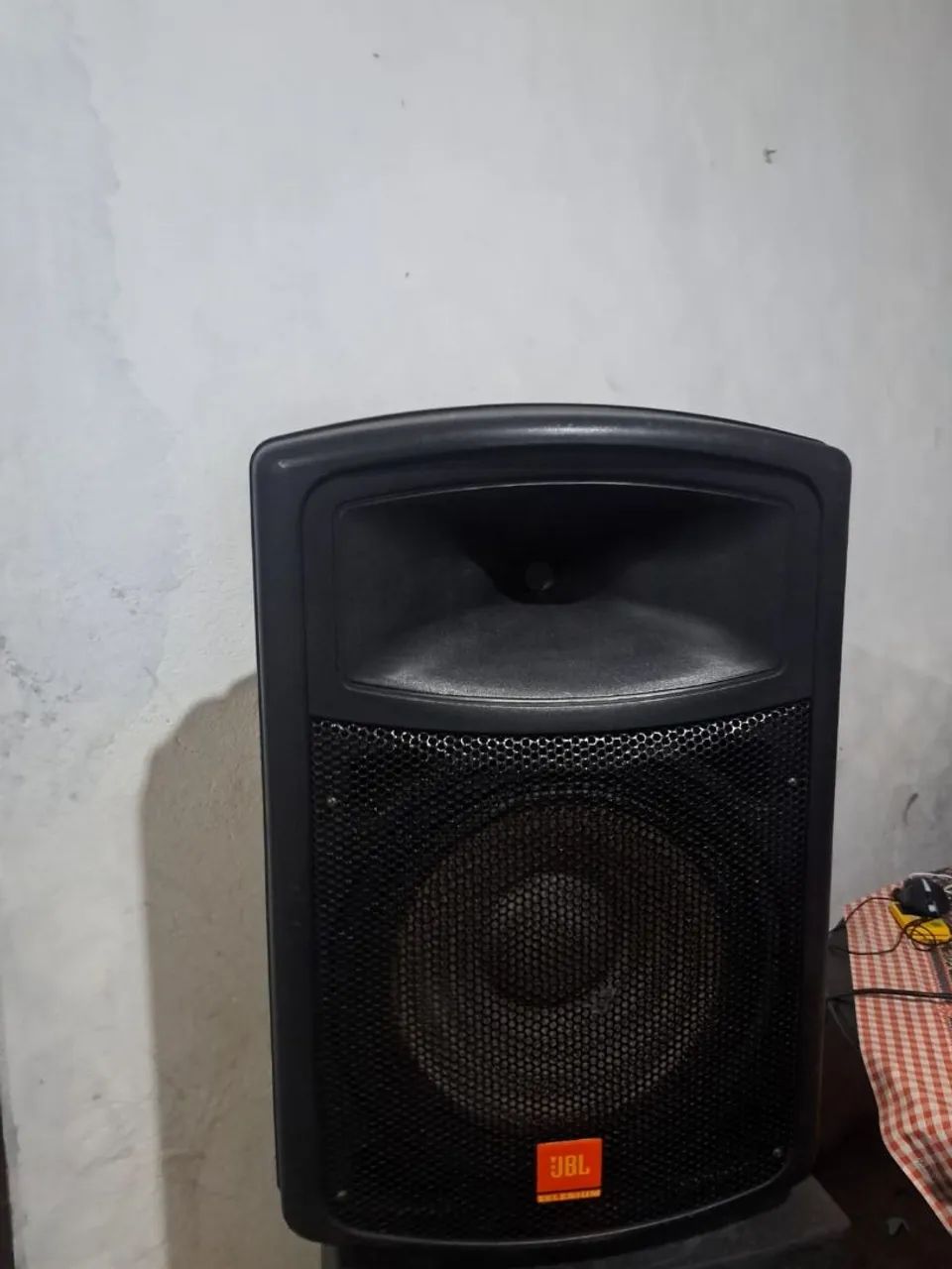 Caixa de som JBL R$1.200,00