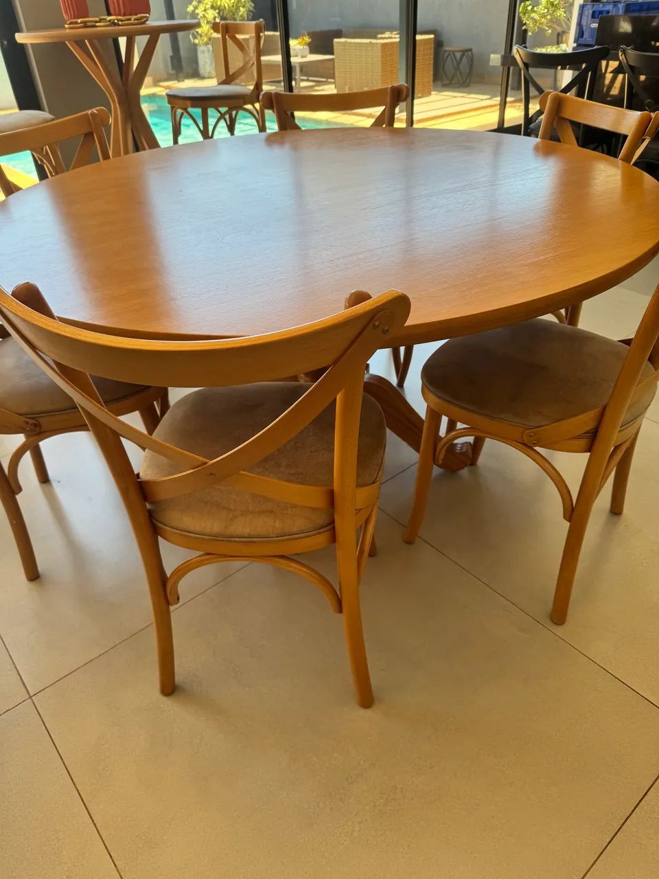 Mesa de Jantar redonda em madeira Maciça 1,50m de diâmetro 