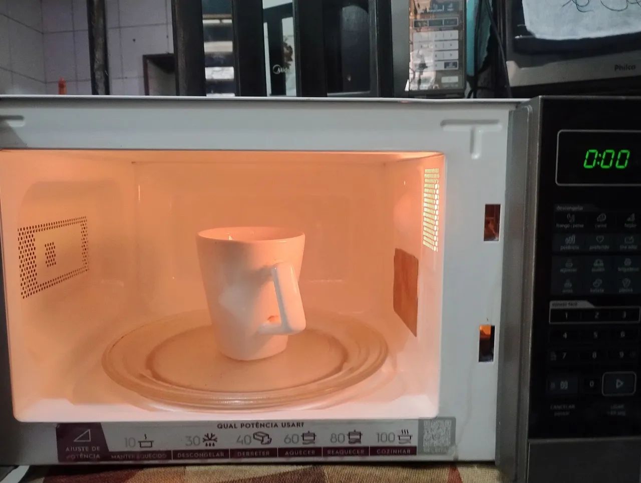 Microondas de 20 l pegando tudo e esquentando - Foto 3