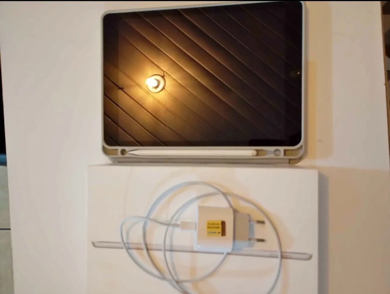 iPad 9 em bom estado acompanha capa carregador e caneta 