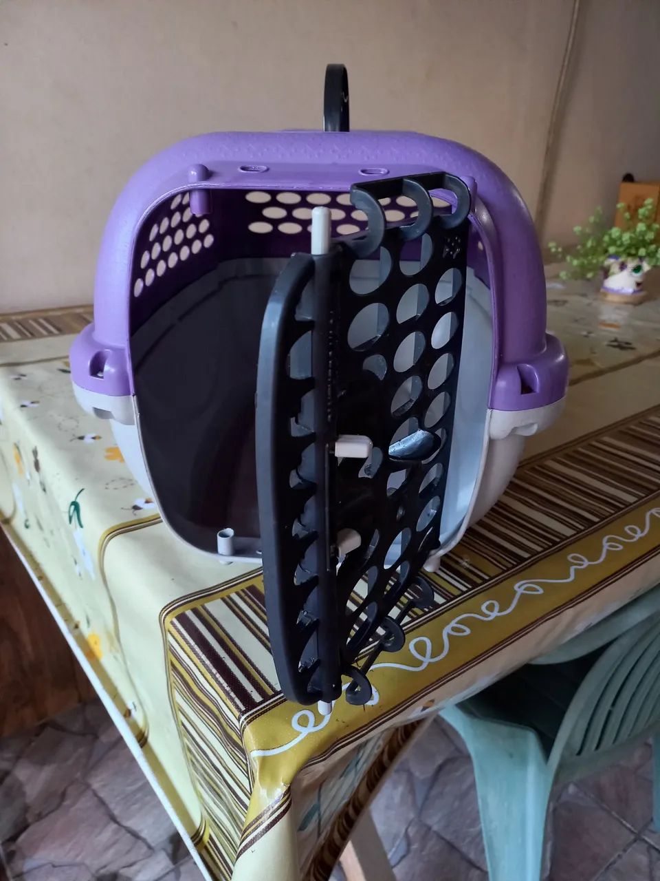 Caixa de transporte de animais.