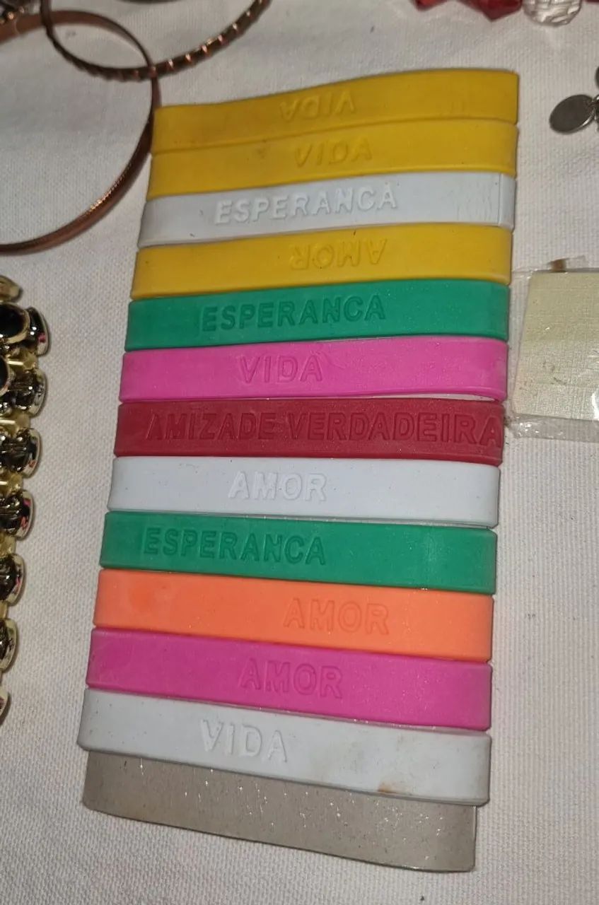 Pulseiras 21 unidades e mais 10 de plástico - Foto 3