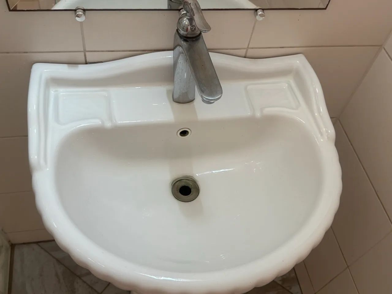 Pia de Banheiro com Coluna + Torneira - Ótimo Estado - Foto 3